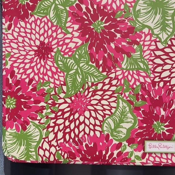 Lilly Pulitzer Magnetic Board with 4 magnets - Picture 10 of 16